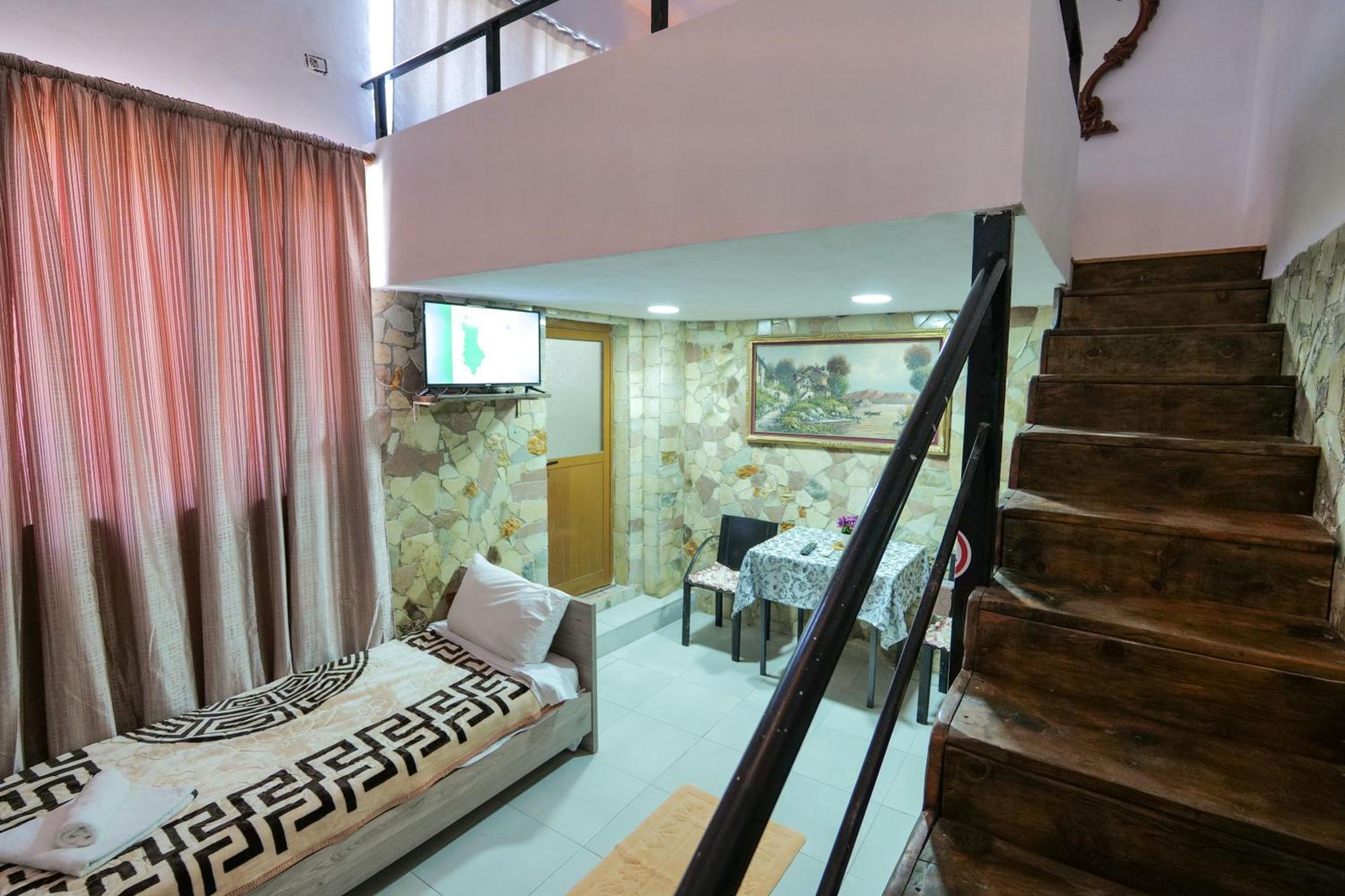 Garden Villa Lake Side & Glamping Ksamil Bagian luar foto
