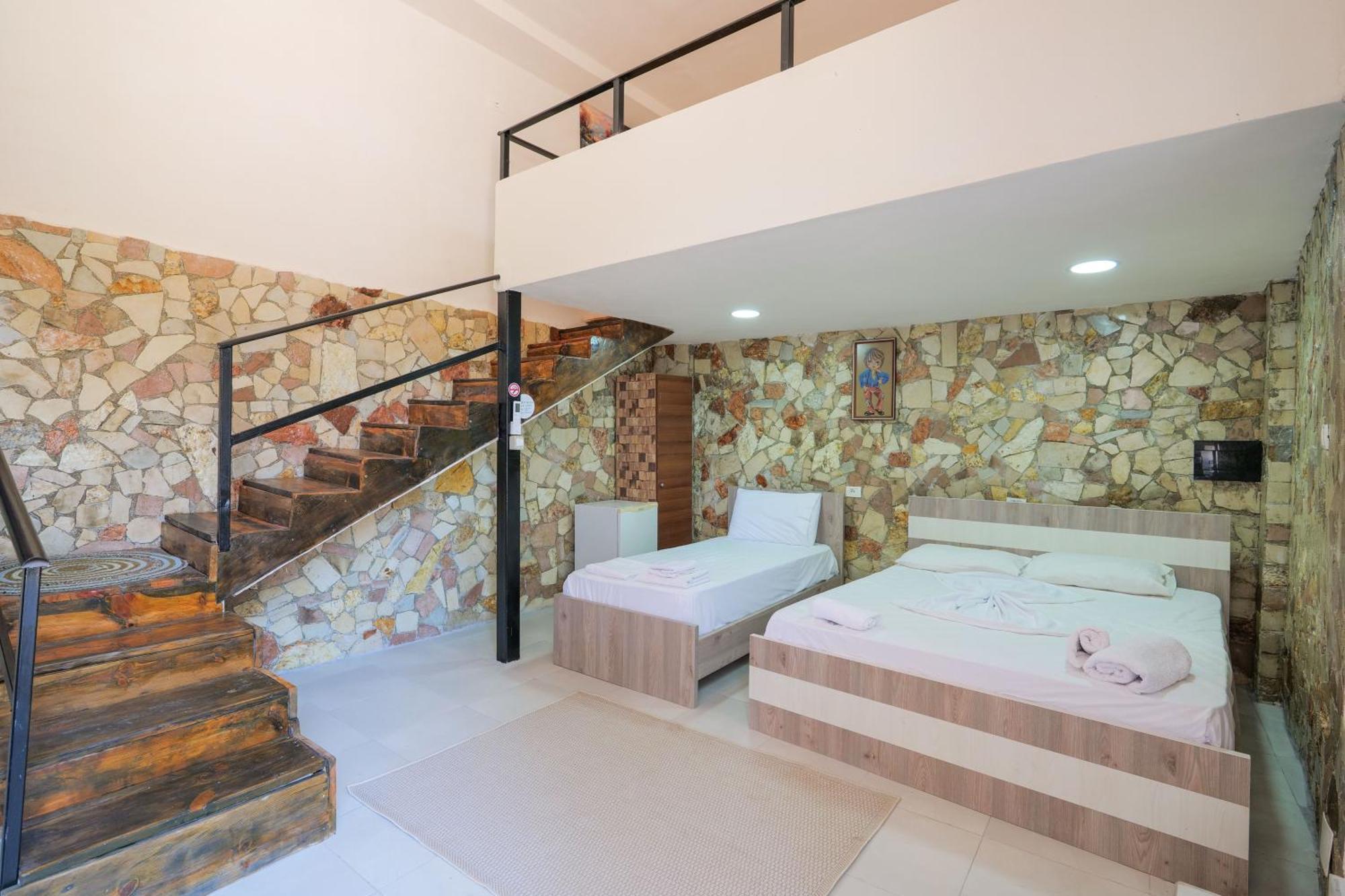 Garden Villa Lake Side & Glamping Ksamil Bagian luar foto
