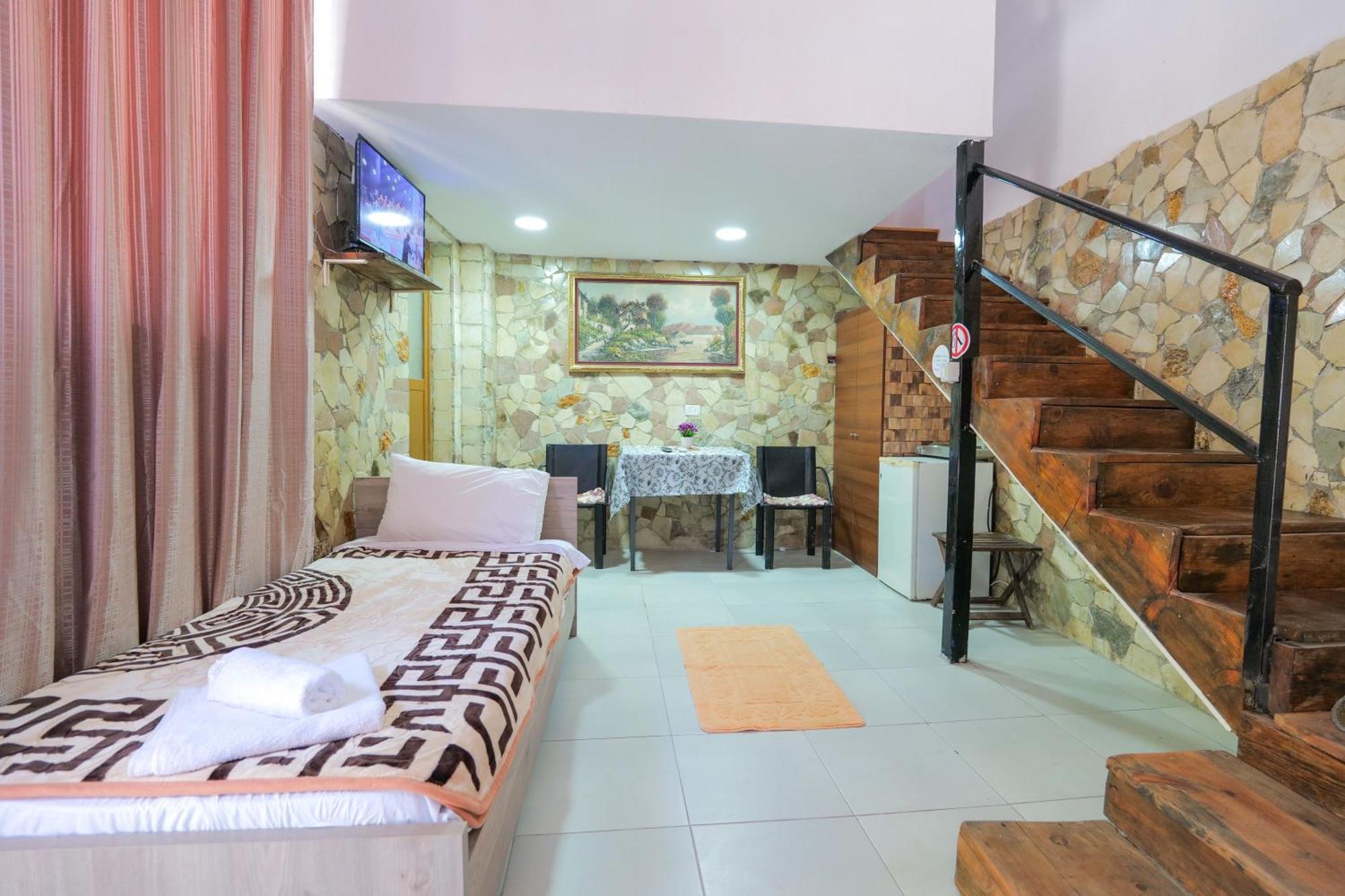 Garden Villa Lake Side & Glamping Ksamil Bagian luar foto