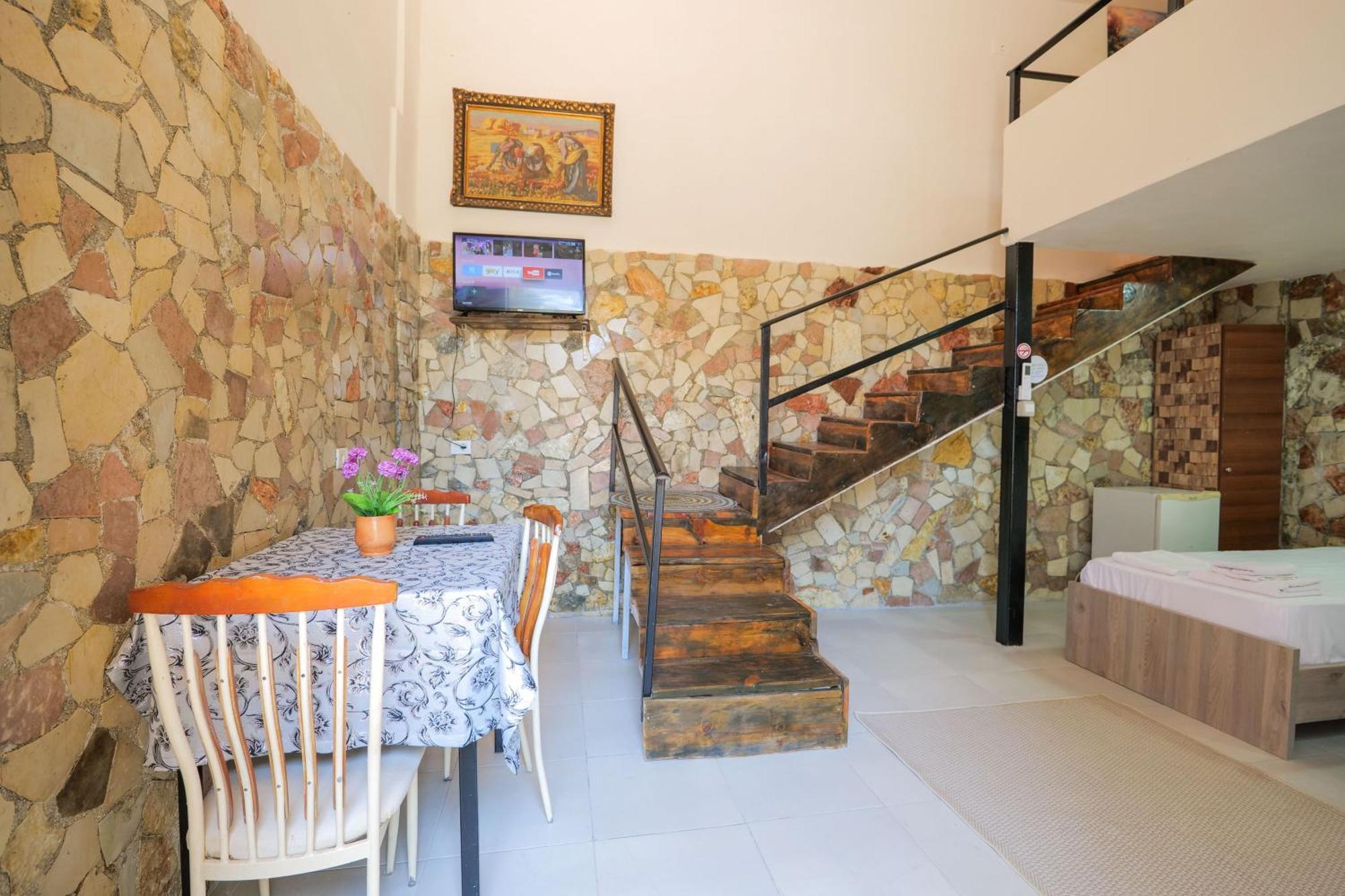 Garden Villa Lake Side & Glamping Ksamil Bagian luar foto