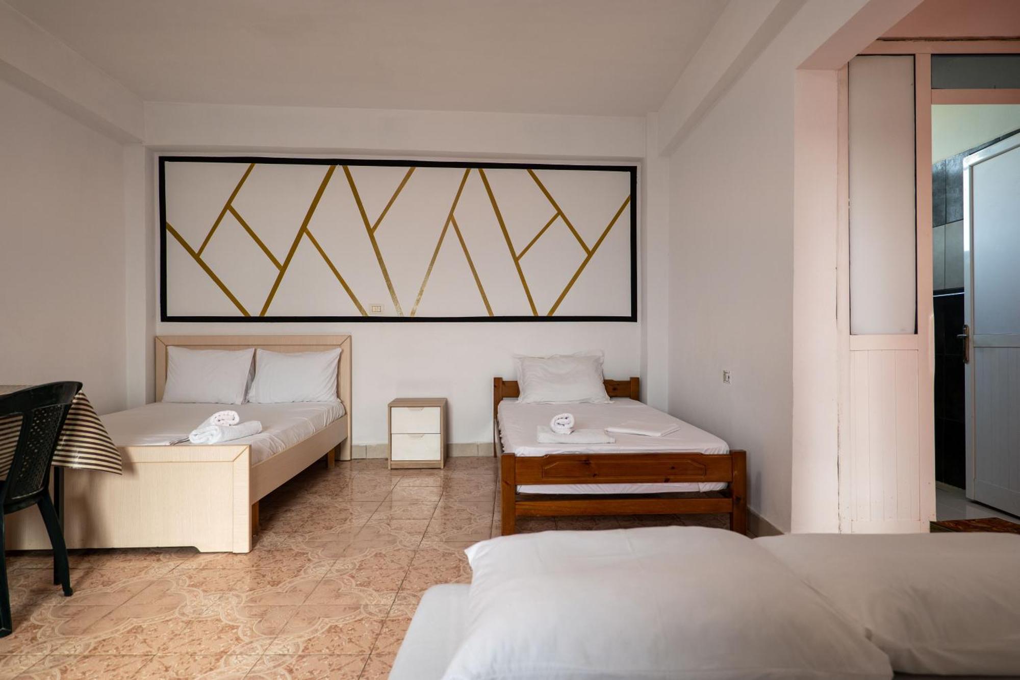 Garden Villa Lake Side & Glamping Ksamil Bagian luar foto