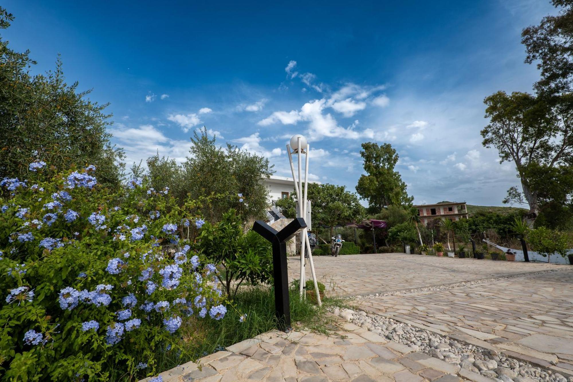 Garden Villa Lake Side & Glamping Ksamil Bagian luar foto