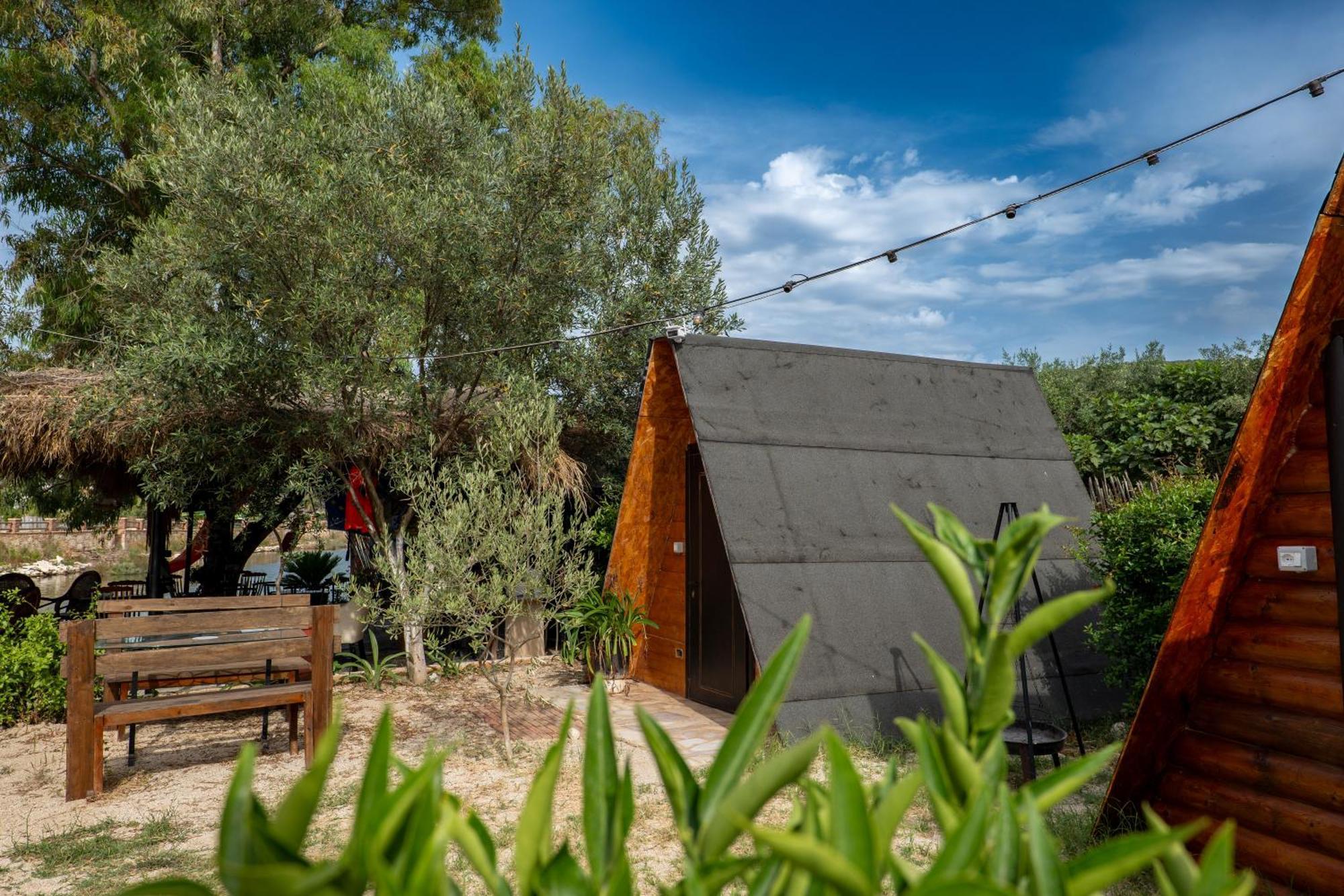 Garden Villa Lake Side & Glamping Ksamil Bagian luar foto