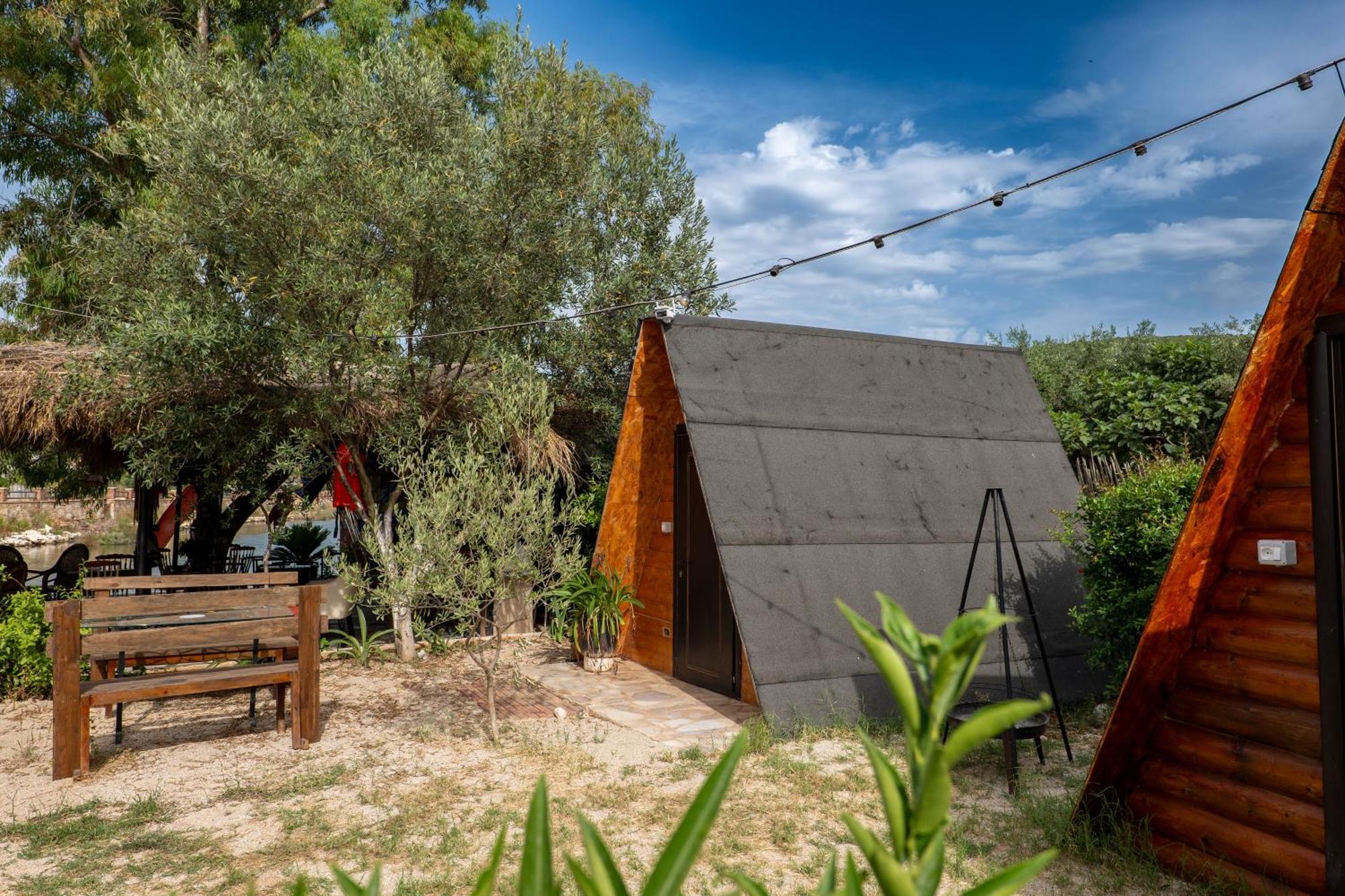 Garden Villa Lake Side & Glamping Ksamil Bagian luar foto