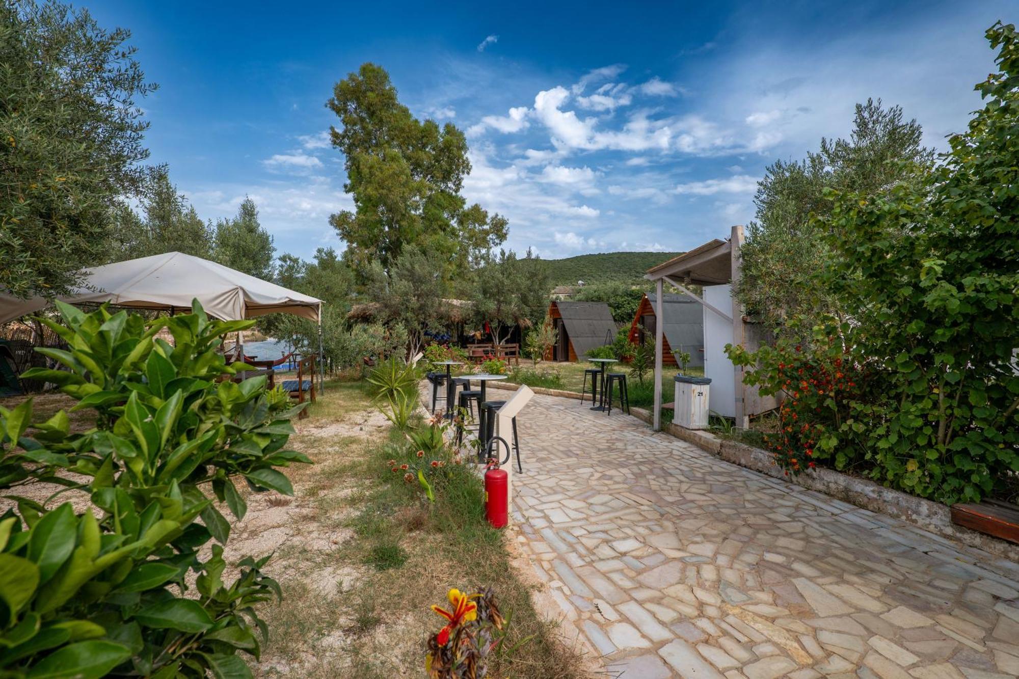 Garden Villa Lake Side & Glamping Ksamil Bagian luar foto