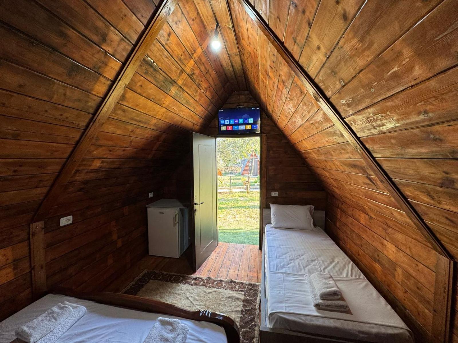 Garden Villa Lake Side & Glamping Ksamil Bagian luar foto