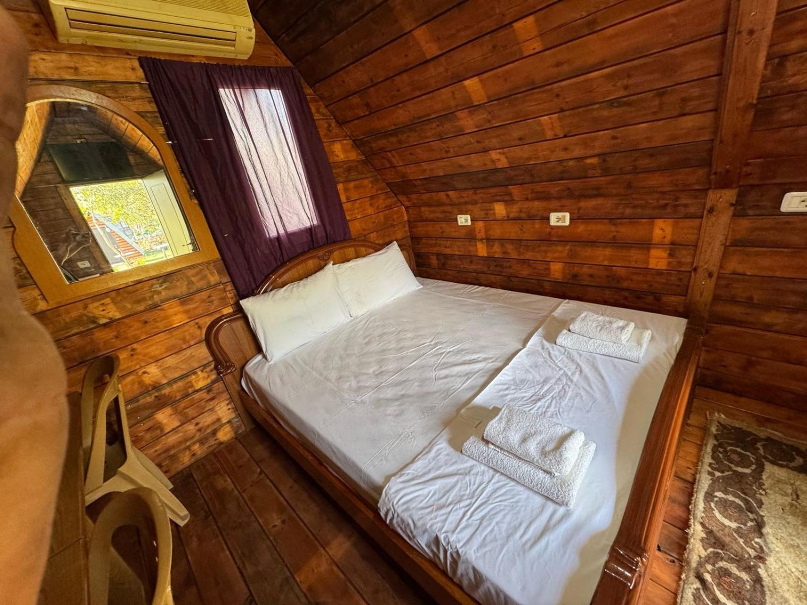 Garden Villa Lake Side & Glamping Ksamil Bagian luar foto